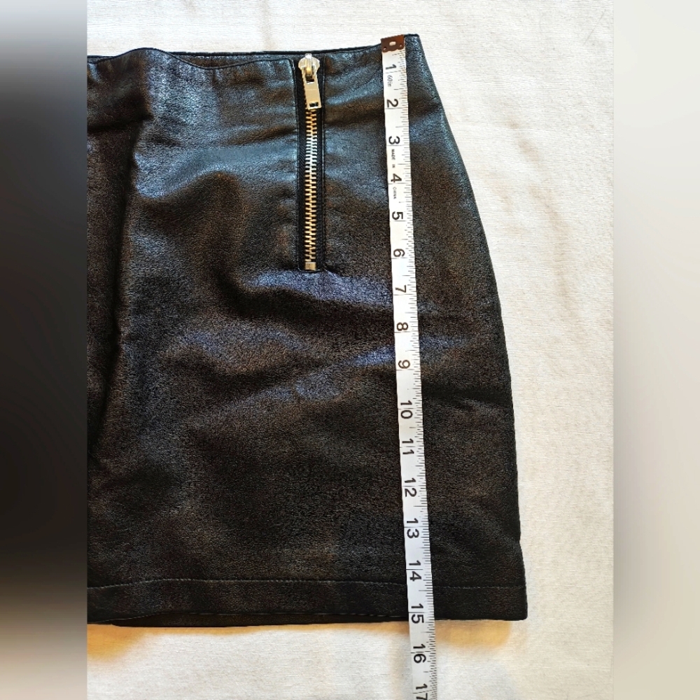 Forever 21 Black Faux Leather Mini Skirt - Picture 4 of 5